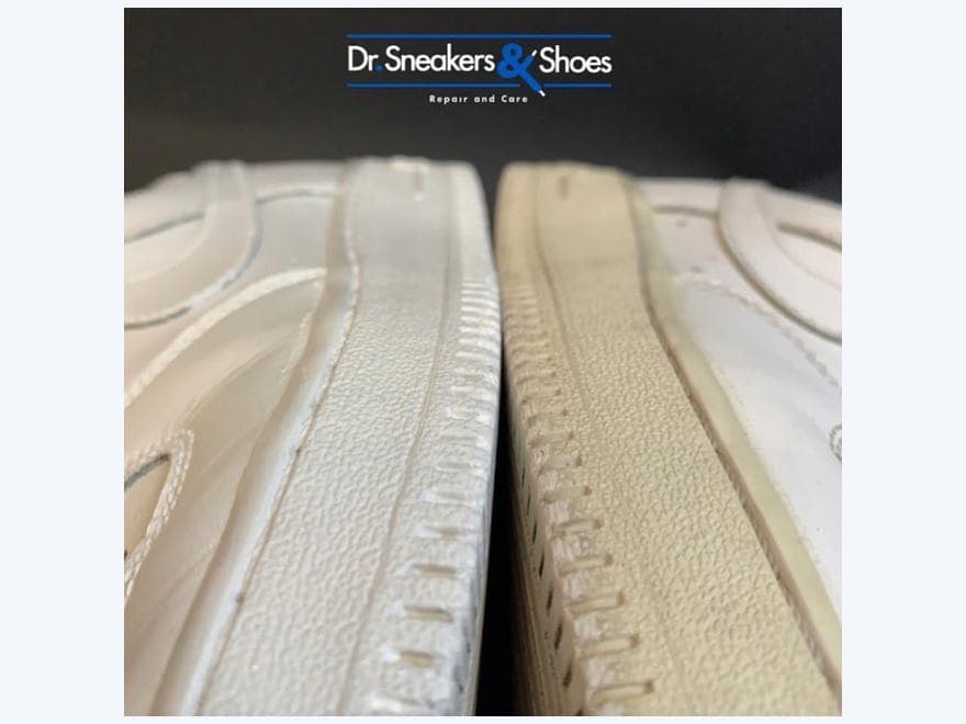Détail d’une semelle de sneaker pendant son nettoyage